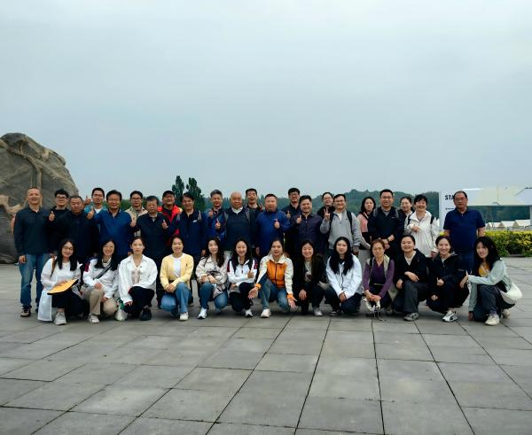 躍動春光，共赴夏至 ——中國農(nóng)墾經(jīng)濟發(fā)展中心組織開展春游暨職工健步走活動